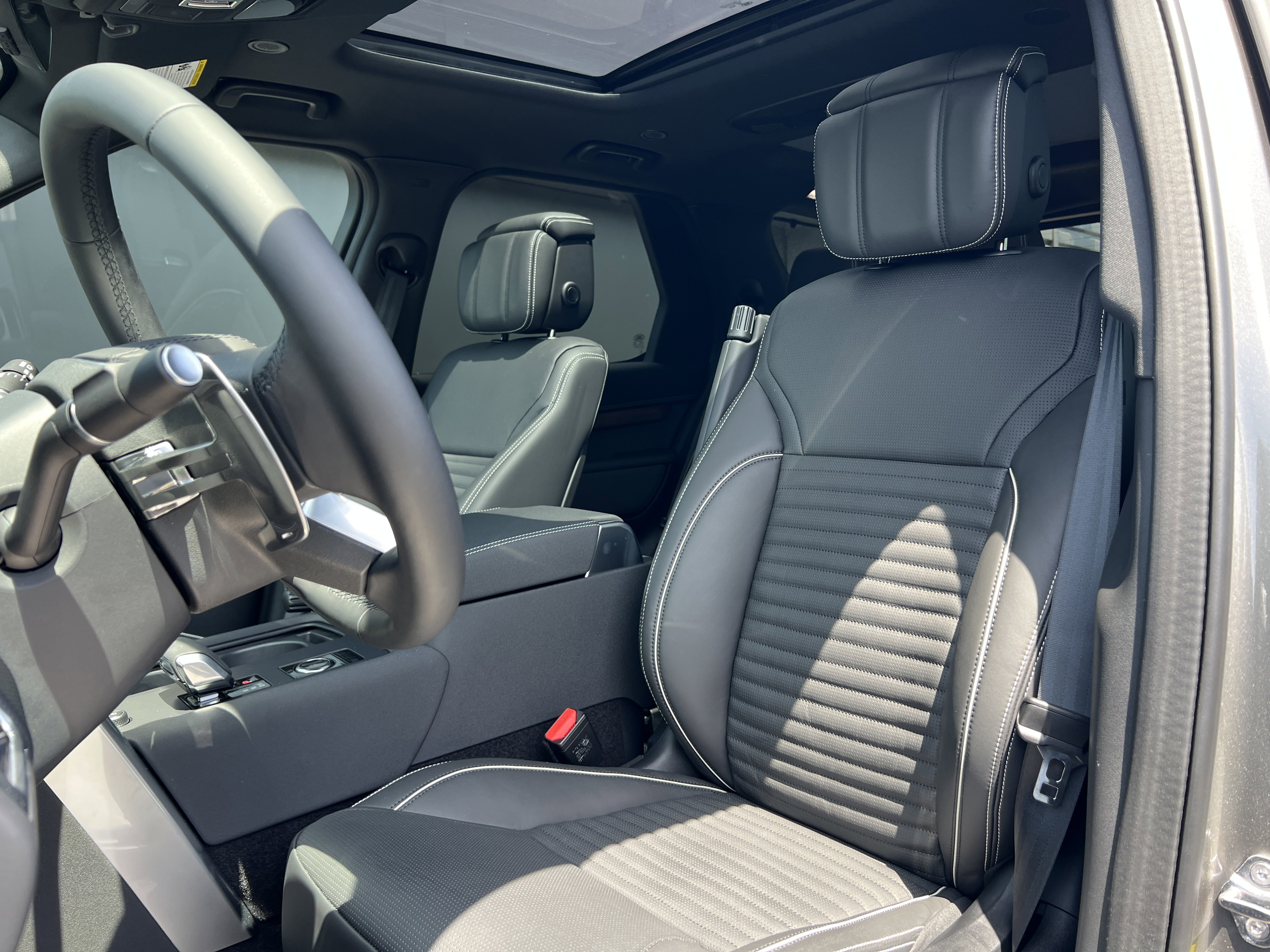 New 2024 Land Rover Discovery Dynamic SE image 22