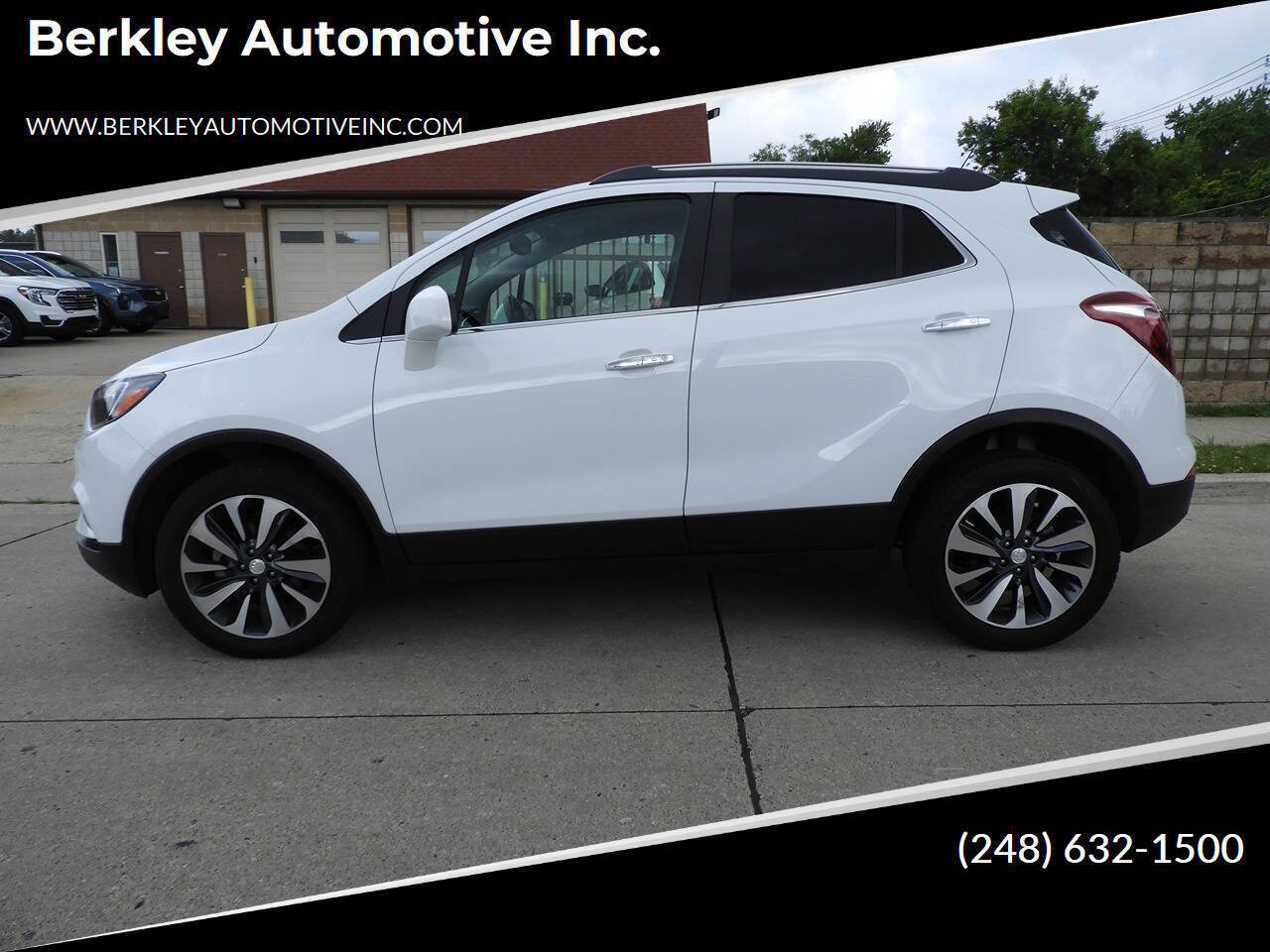 Used 2021 Buick Encore Preferred AWD/4WD image 1