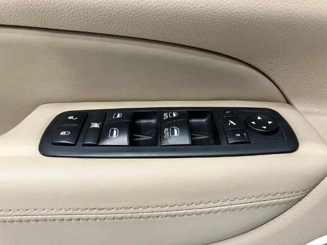 Used 2017 Jeep Grand Cherokee Overland w/ Jeep Active Safety Group image 24