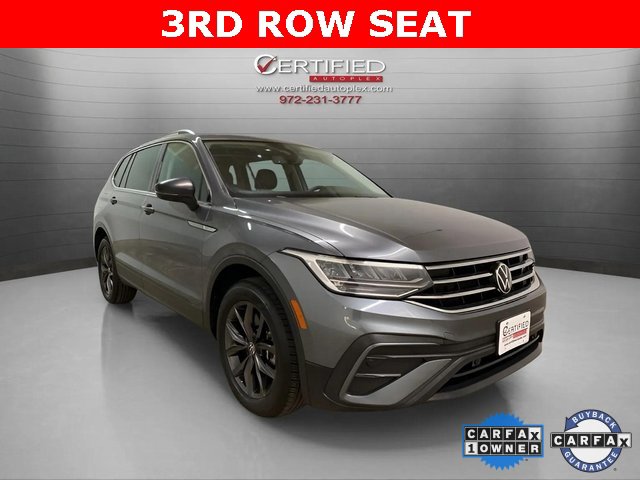 Used 2023 Volkswagen Tiguan SE w/ Panoramic Sunroof Package image 3