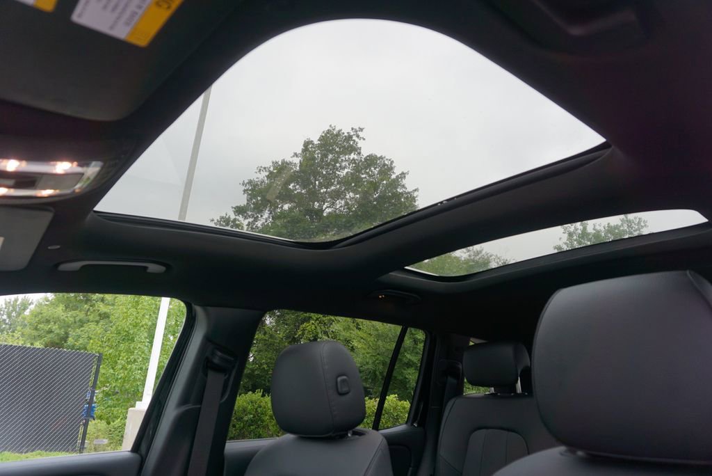 New 2025 Mercedes-Benz GLB 250 4MATIC image 12