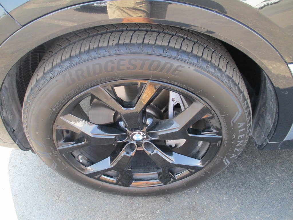 Used 2022 BMW X7 xDrive40i w/ Premium Package image 12