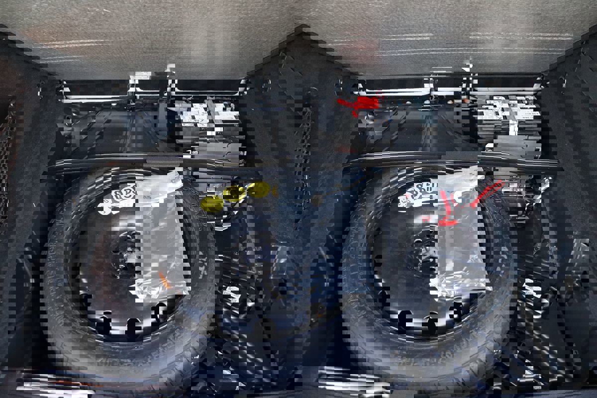 Used 2024 Mercedes-Benz GLC 300 4MATIC w/ AMG Line image 48