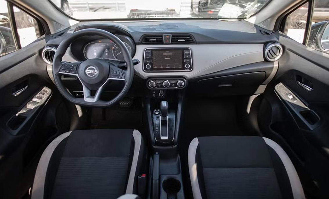 Used 2021 Nissan Versa SV image 16