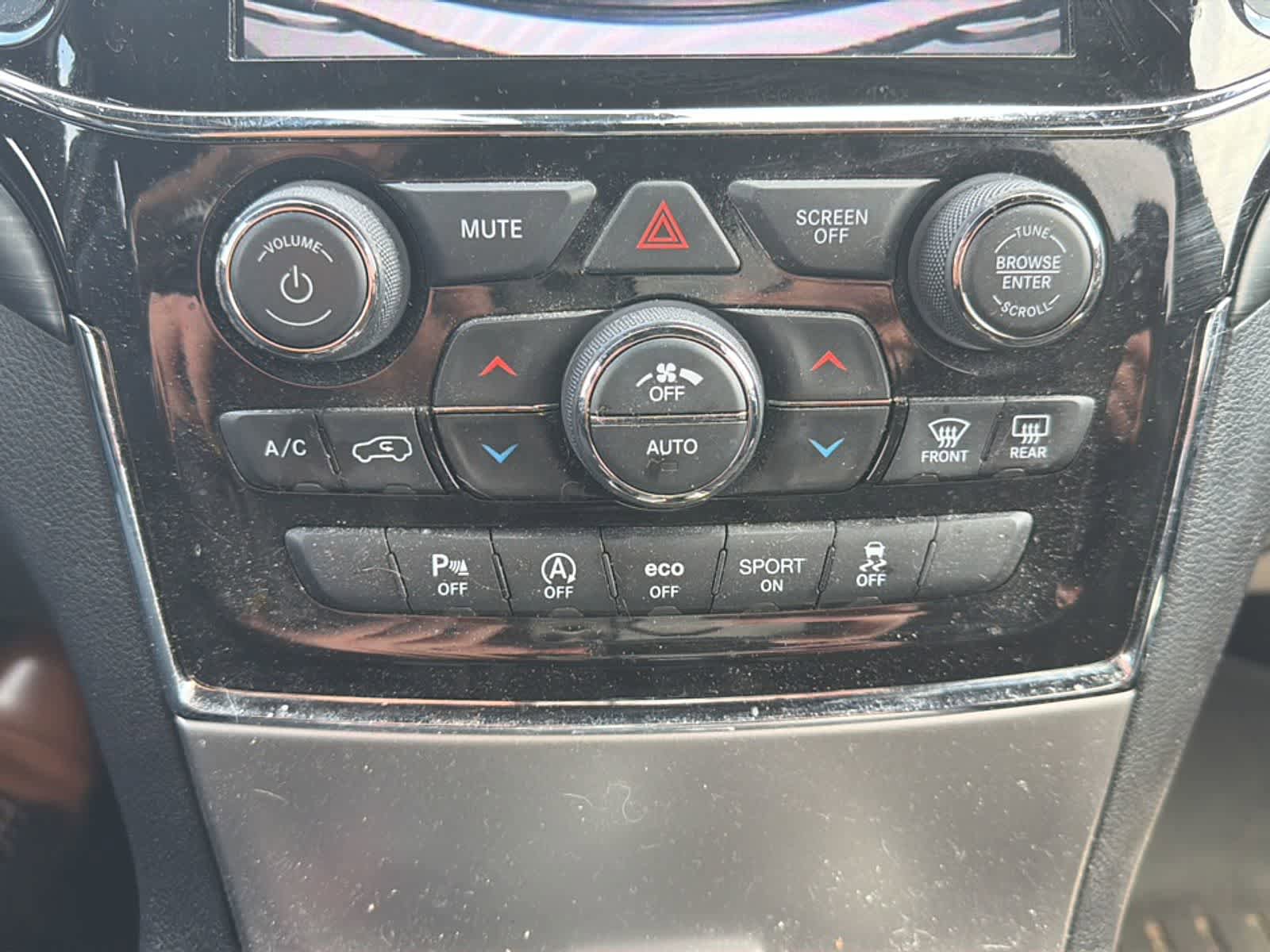 Used 2021 Jeep Grand Cherokee Laredo X AWD/4WD image 15