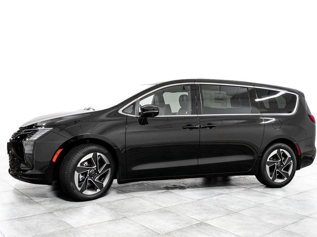 New 2027 Chrysler Pacifica Limited w/ Family Tech Group FWD image 4