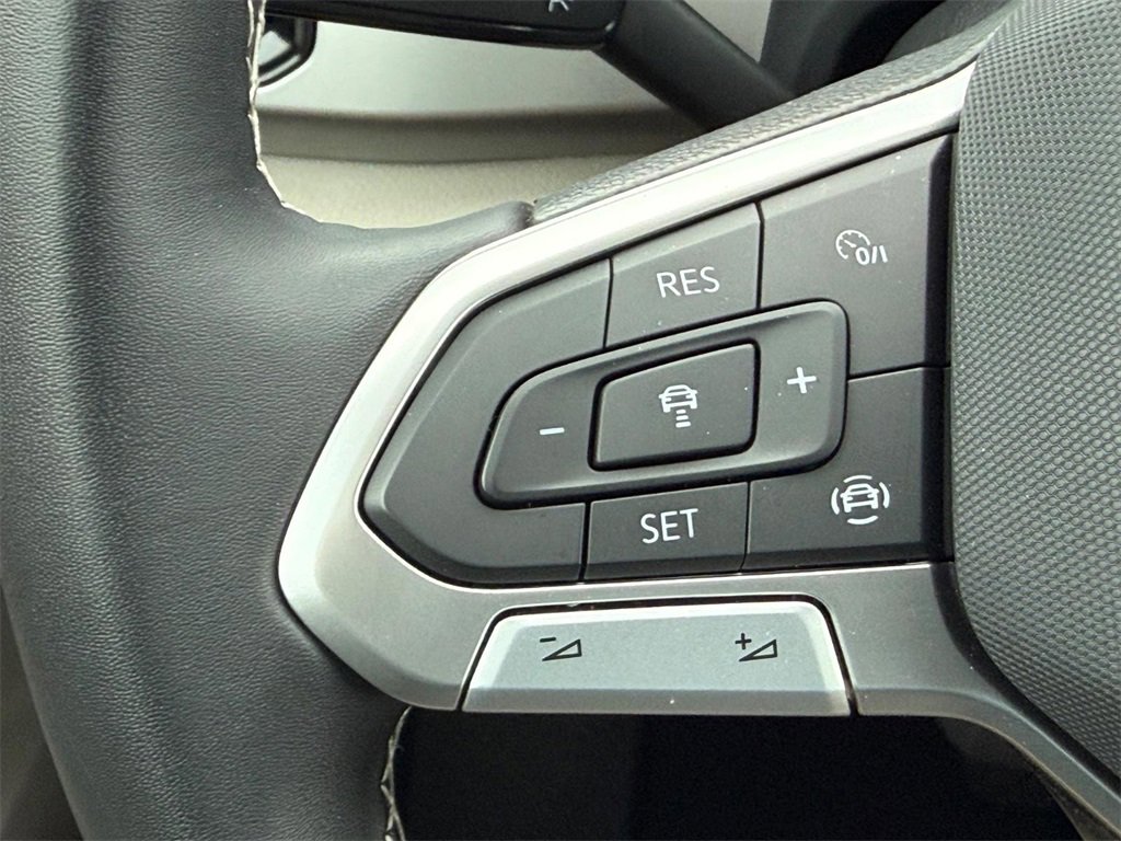 Certified 2023 Volkswagen Atlas SE image 17