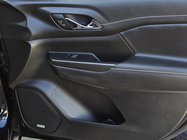 Used 2023 GMC Acadia SLT w/ Elevation Edition image 8