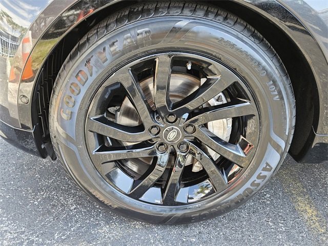 Used 2020 Land Rover Discovery Landmark image 14