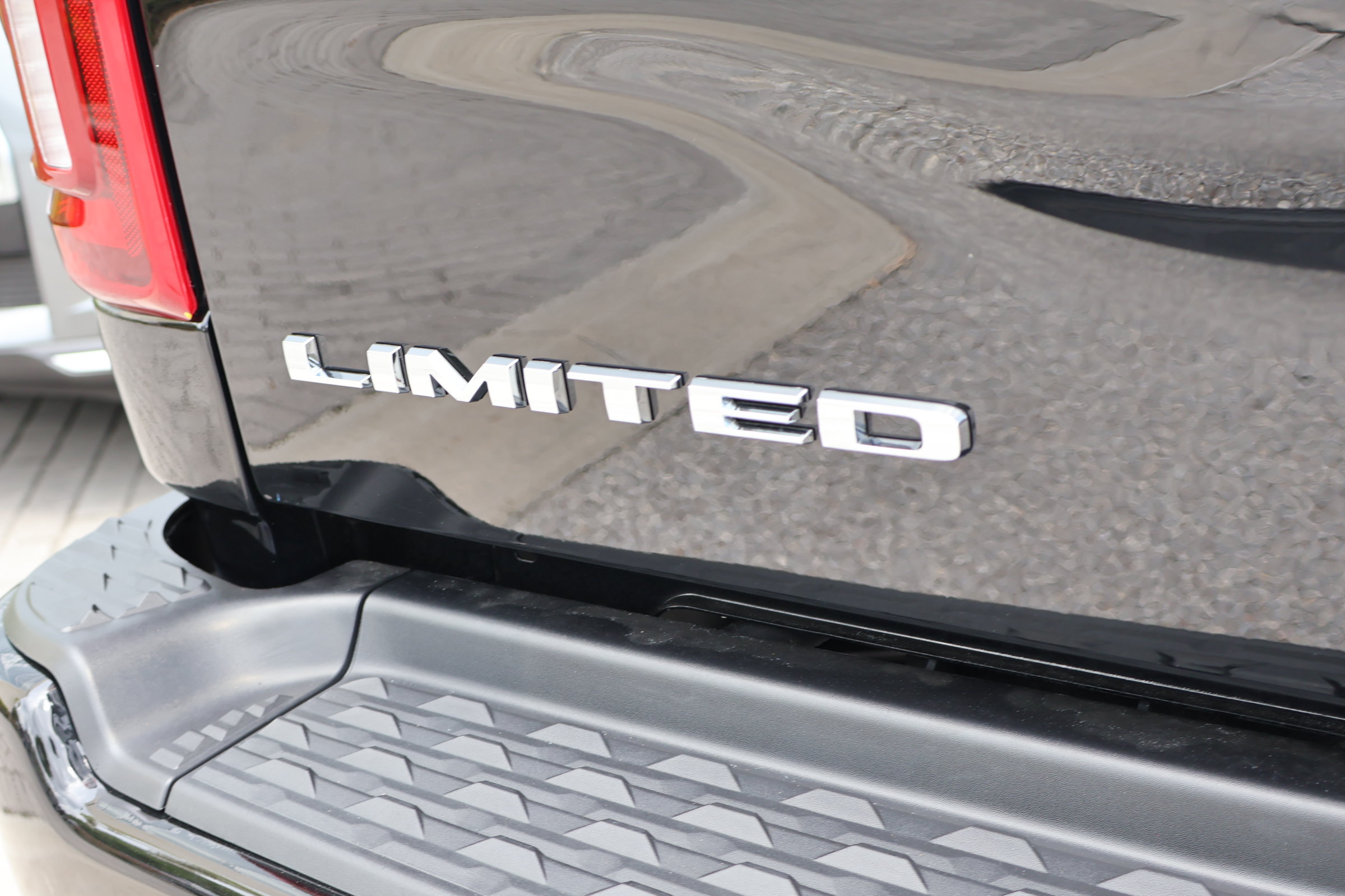 Used 2025 RAM 2500 Limited AWD/4WD image 8