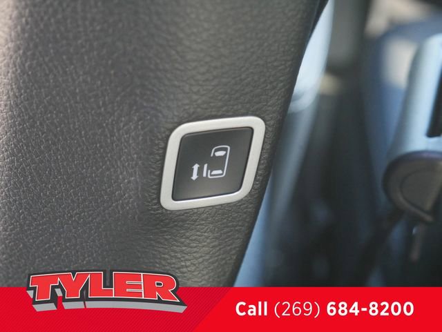 New 2026 Chrysler Pacifica Select FWD image 39