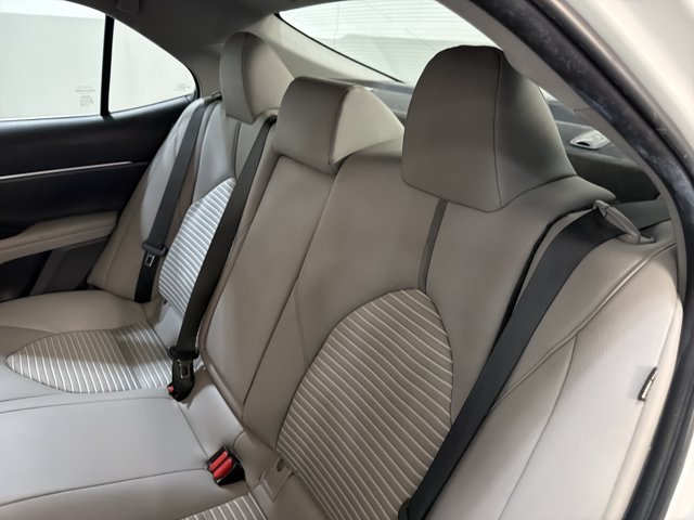 Used 2020 Toyota Camry SE w/ Carpet Mat Package FWD image 7