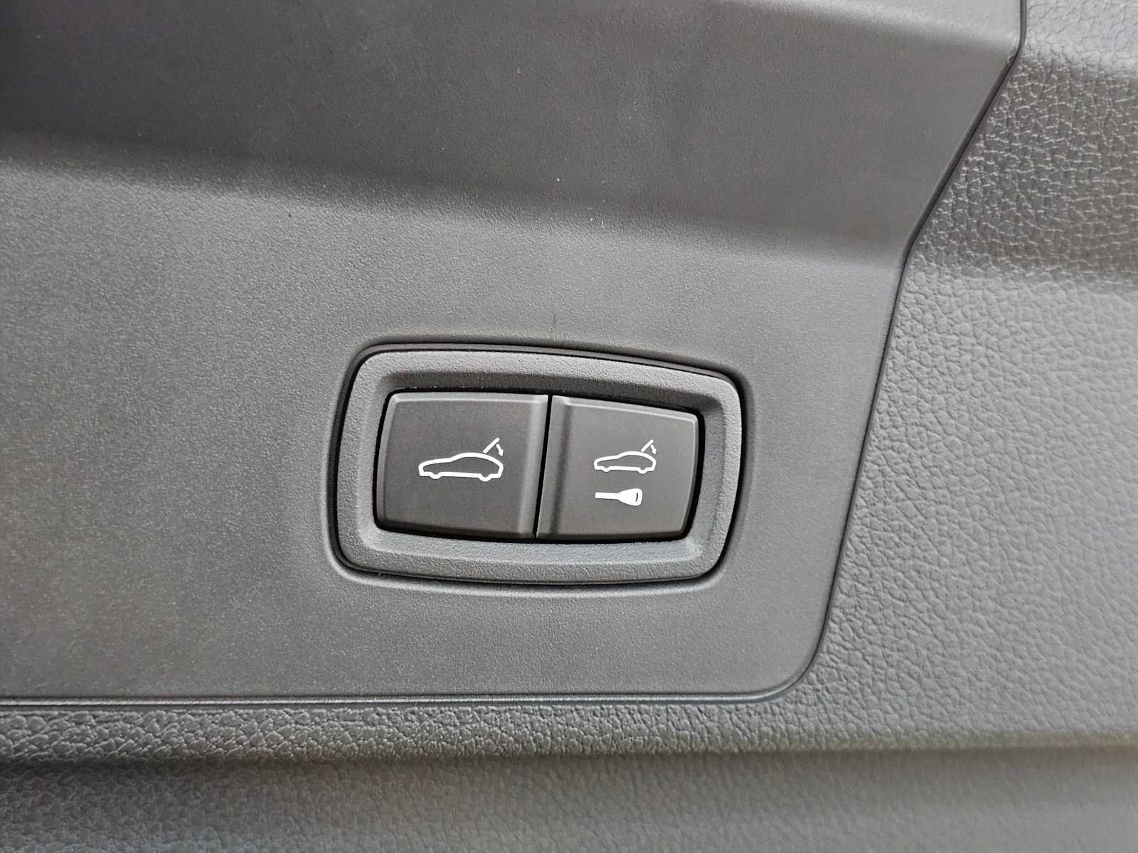 New 2025 Porsche Panamera 4 image 17