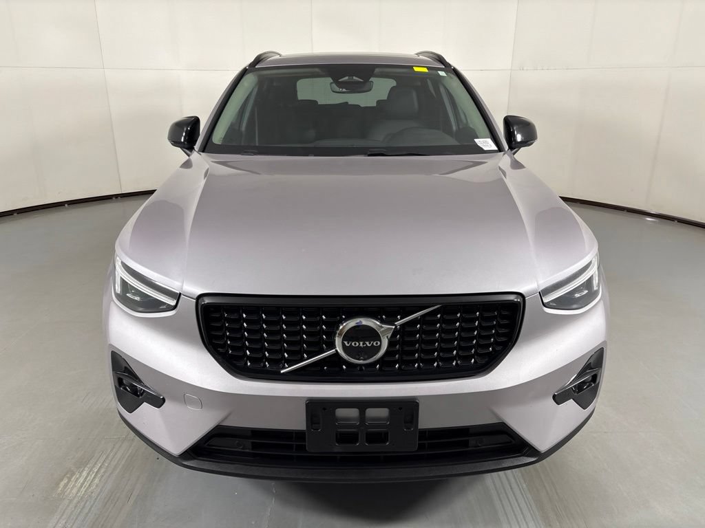 Used 2026 Volvo XC40 B5 Plus AWD/4WD image 3