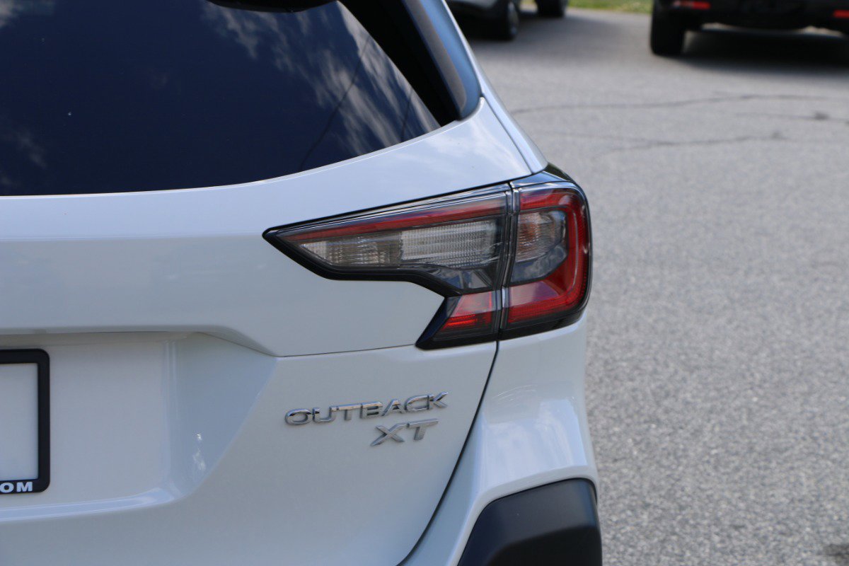 Used 2023 Subaru Outback Limited XT AWD/4WD image 7