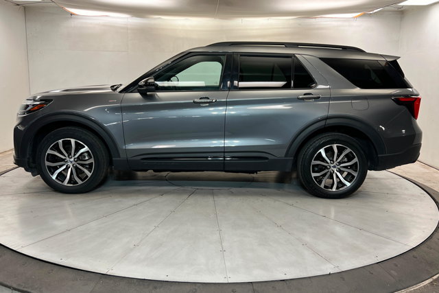 Used 2025 Ford Explorer ST-Line AWD/4WD image 2