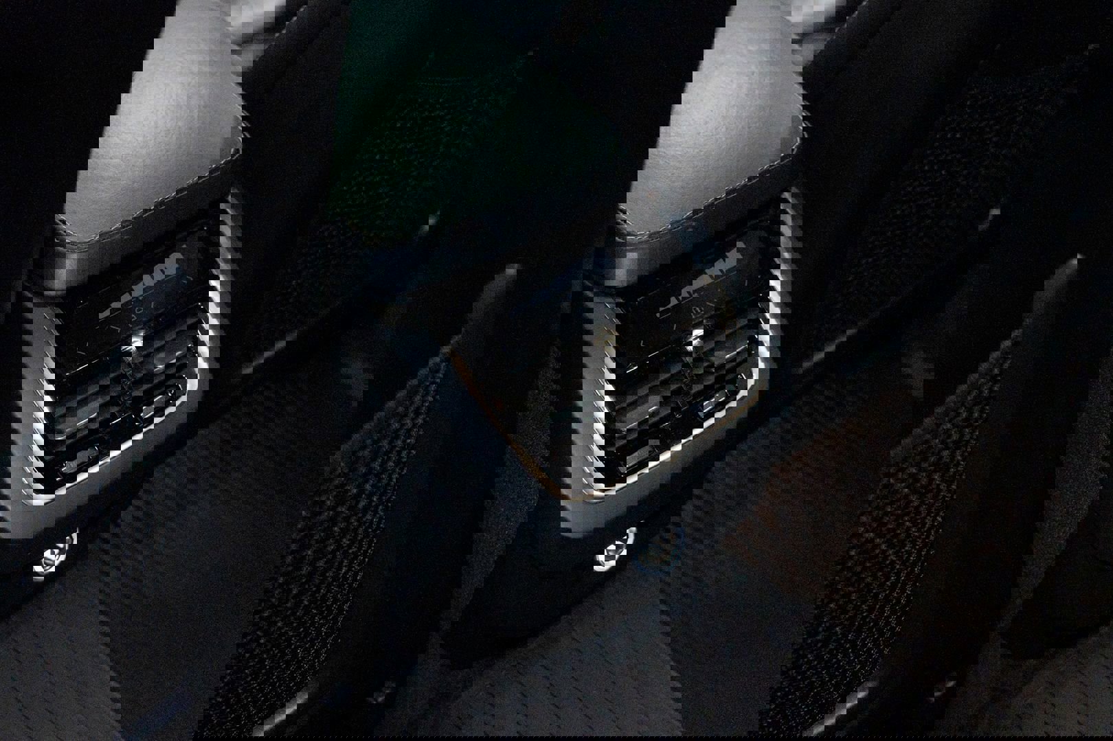 Used 2019 Volvo V90 T5 R-Design w/ Protection Package Premier image 26