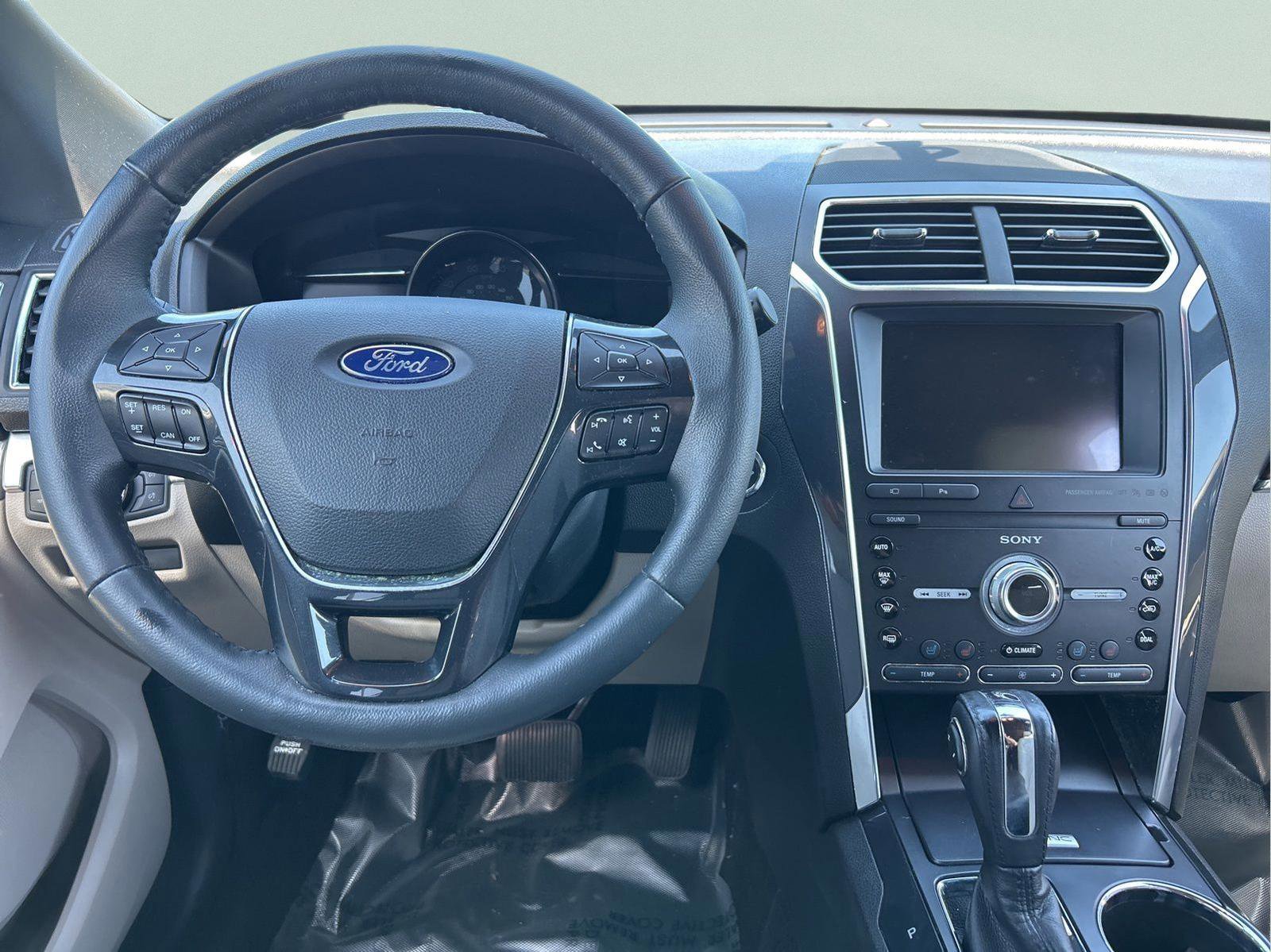 Used 2019 Ford Explorer Limited w/ Class III Trailer Tow Package FWD image 23