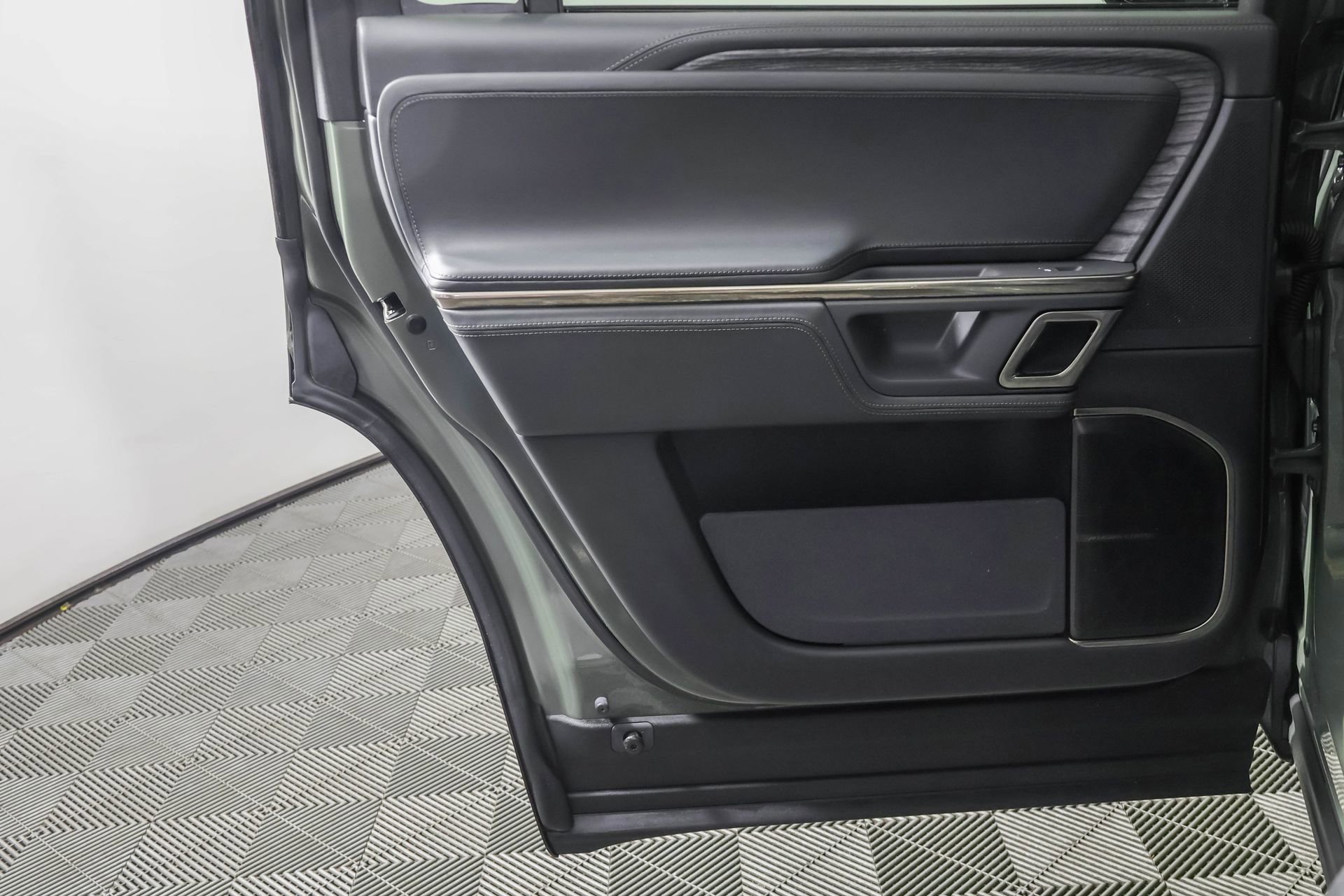 Used 2022 Rivian R1S Launch Edition image 40