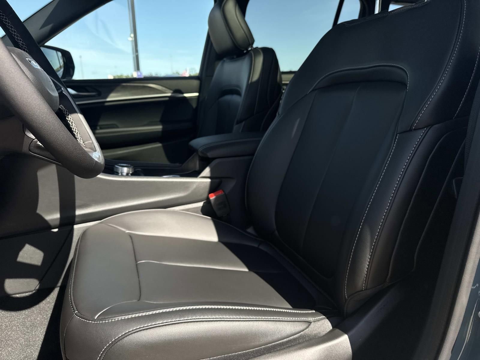 New 2026 Jeep Grand Cherokee Limited w/ Limited Altitude Package image 16