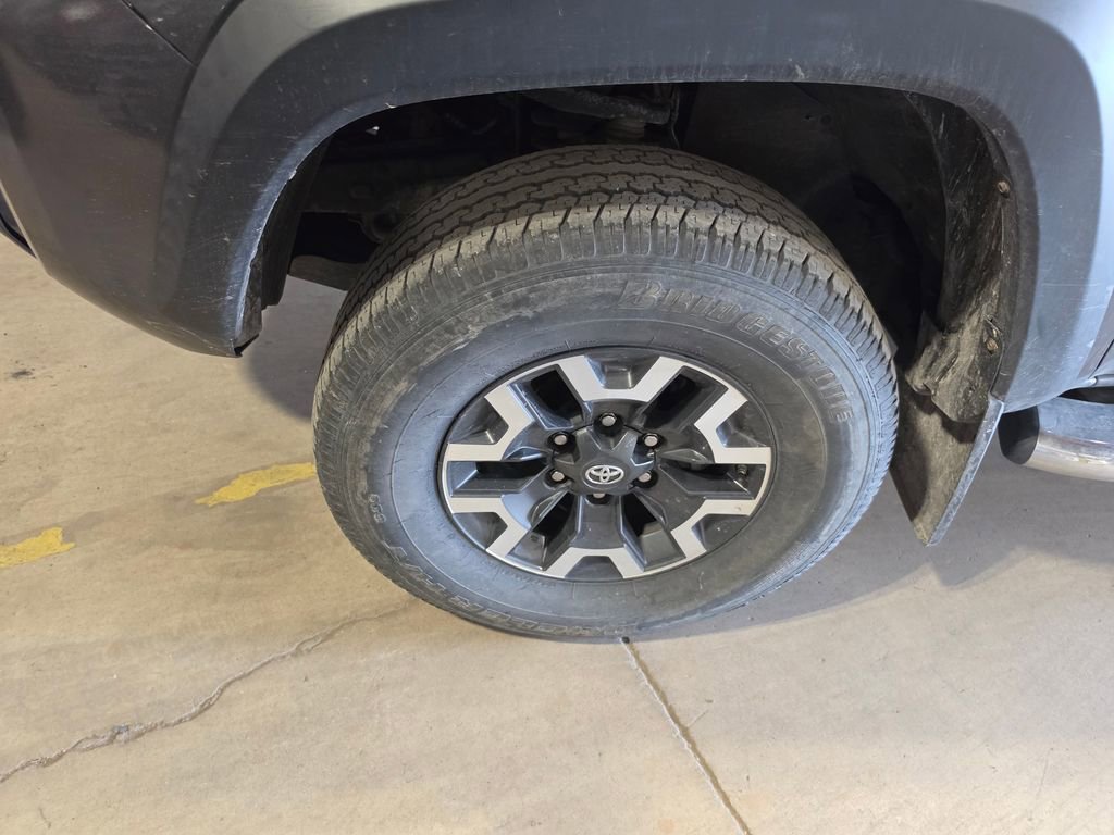 Used 2020 Toyota Tacoma TRD Off-Road AWD/4WD image 3