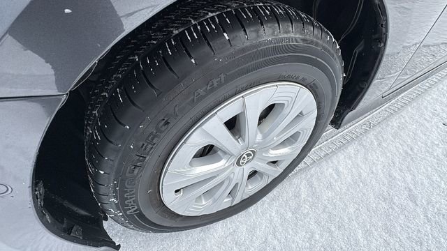 Used 2021 Toyota Prius LE image 9