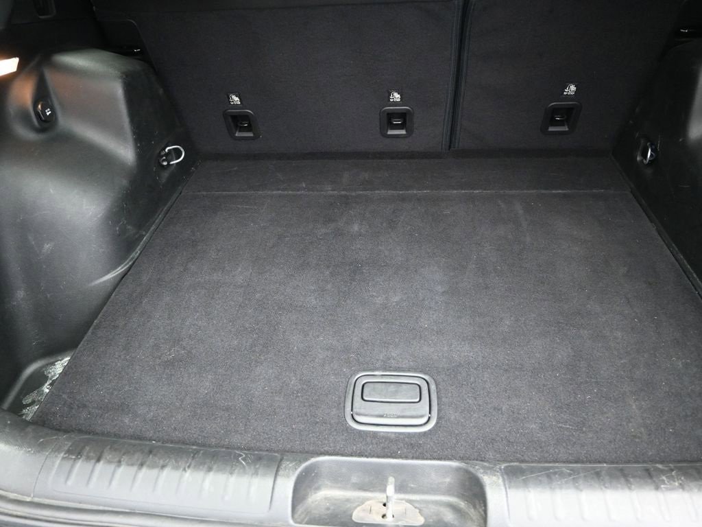 Used 2019 Jeep Cherokee Latitude w/ Popular Appearance Group image 20