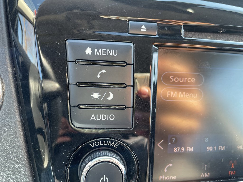 Used 2020 Nissan Rogue SV image 27