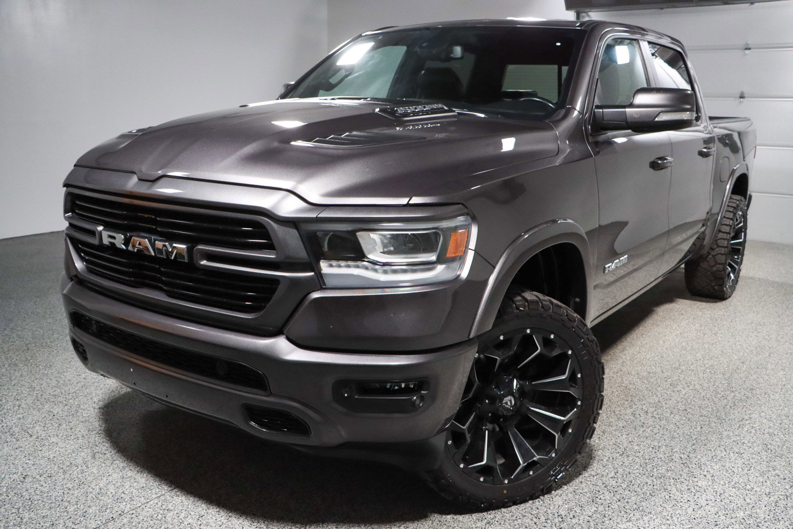 Used 2020 RAM 1500 Laramie w/ Sport Appearance Package image 31