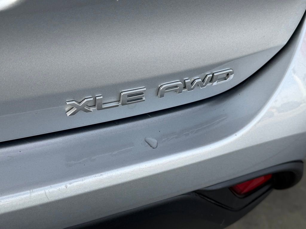 Used 2024 Toyota Highlander XLE AWD/4WD image 15