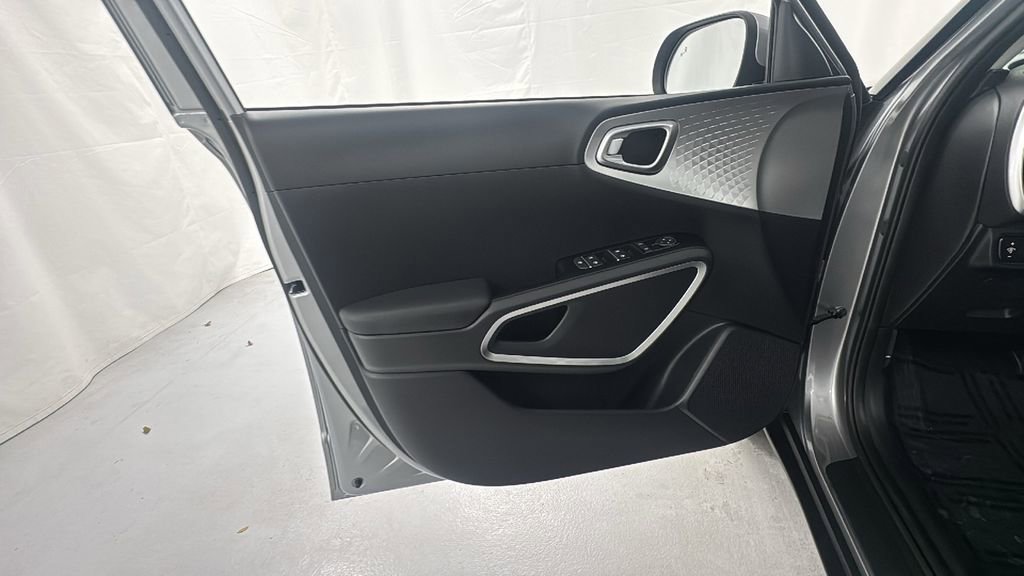 New 2025 Kia Soul LX image 18