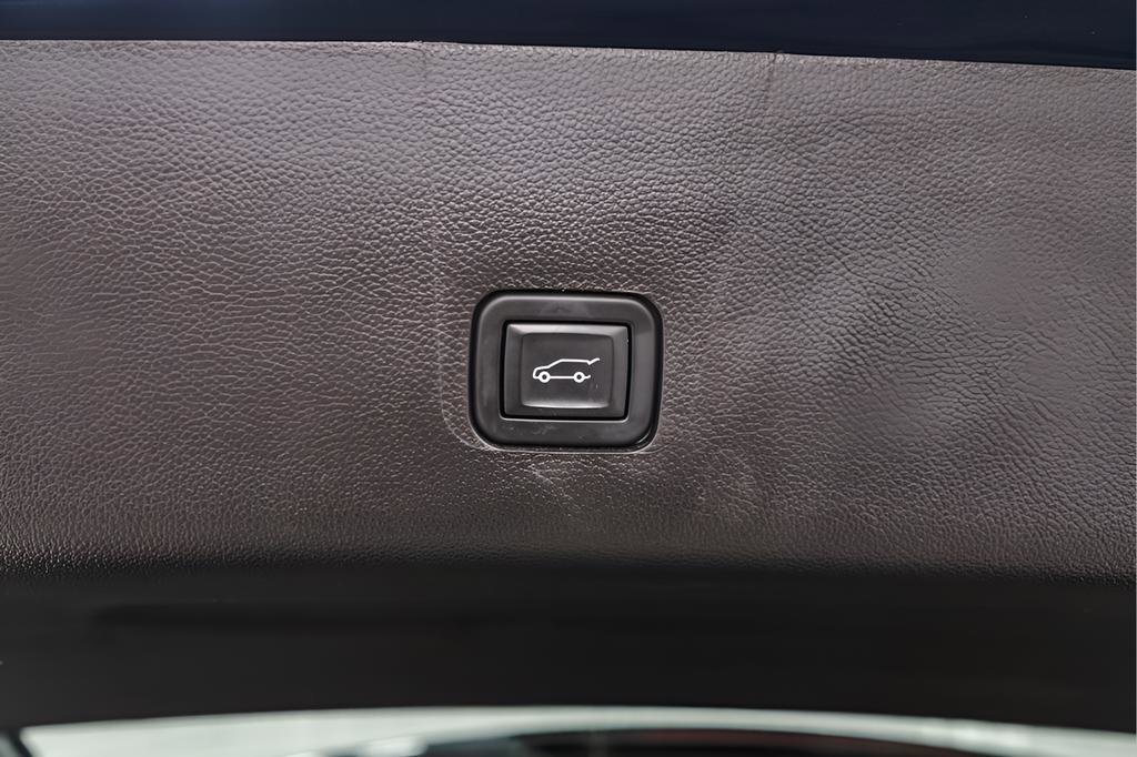 Used 2023 Chevrolet Traverse LT FWD image 42