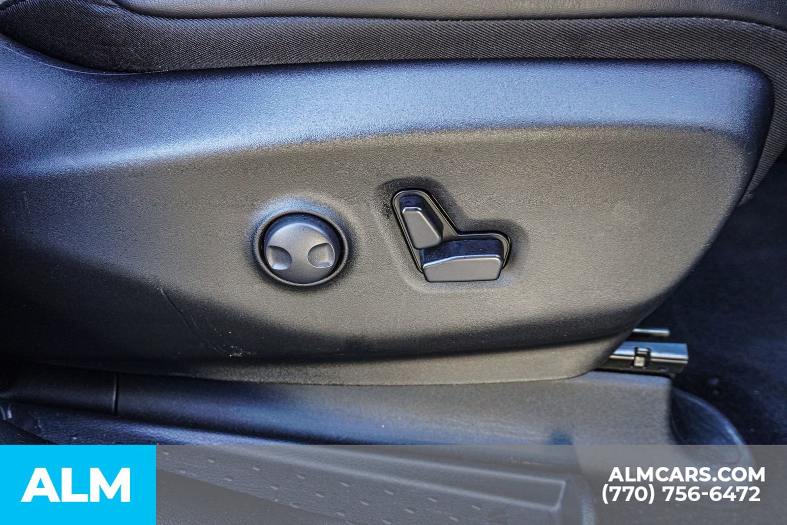 Used 2025 Chrysler Pacifica Limited image 33