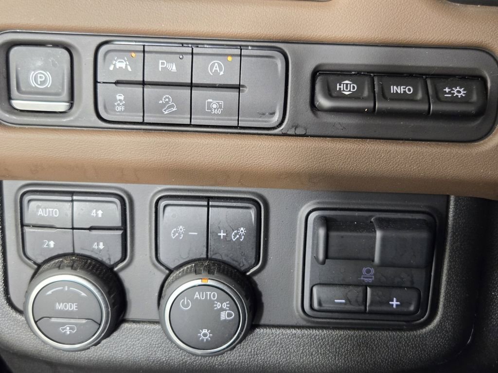 Used 2024 Chevrolet Suburban High Country AWD/4WD image 22