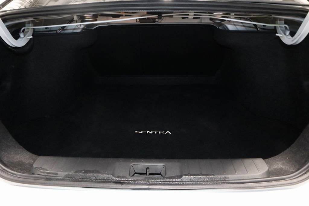 Certified 2023 Nissan Sentra SR w/ Midnight Edition Package FWD image 13