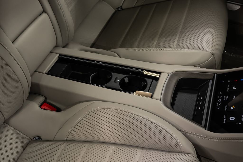 Used 2024 Porsche Panamera 4 image 38