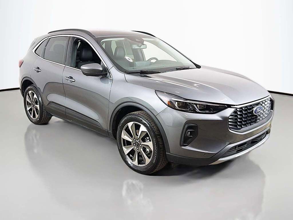 Used 2024 Ford Escape Platinum image 2