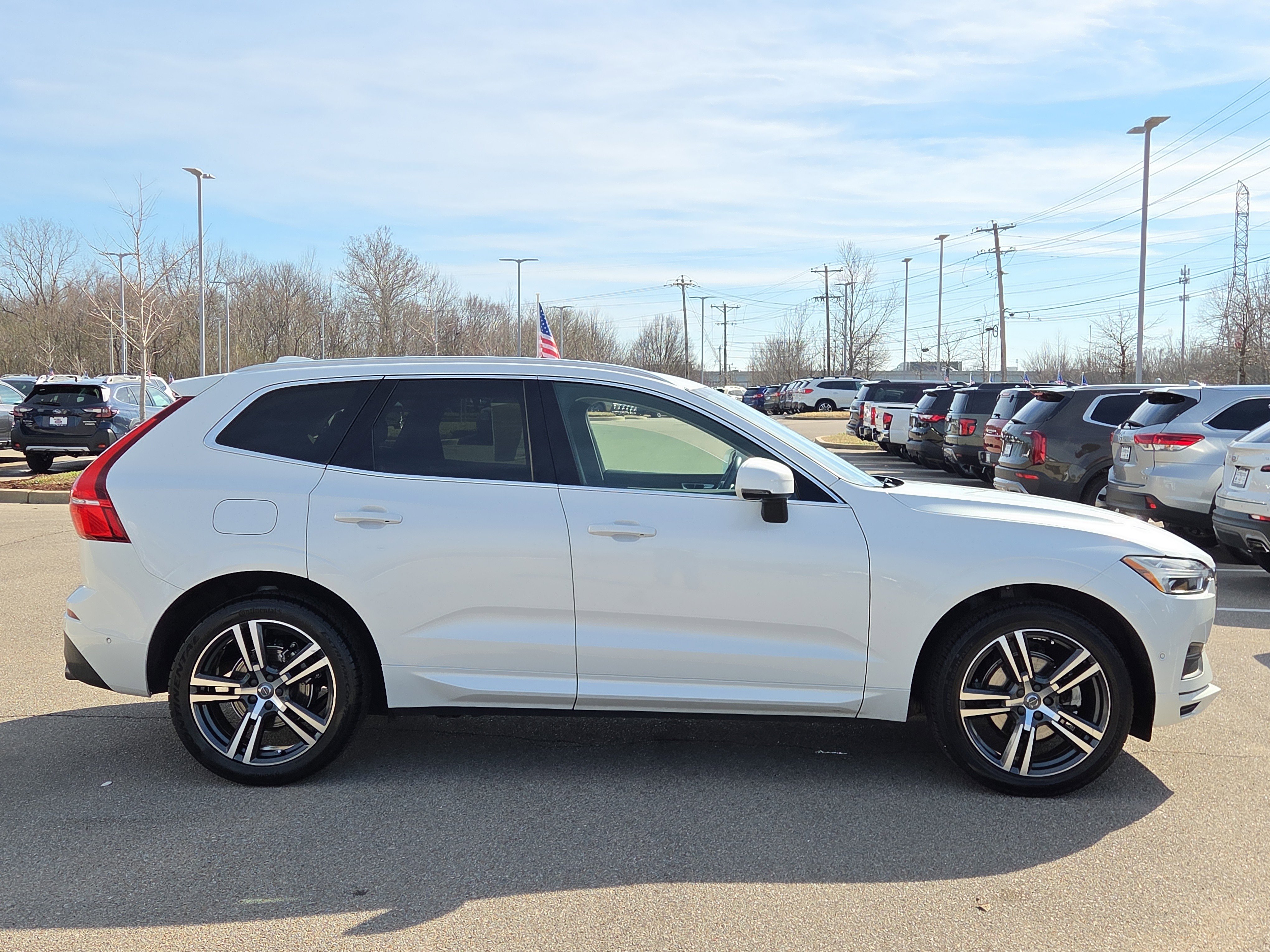 Used 2018 Volvo XC60 T5 Momentum w/ Convenience Package image 2