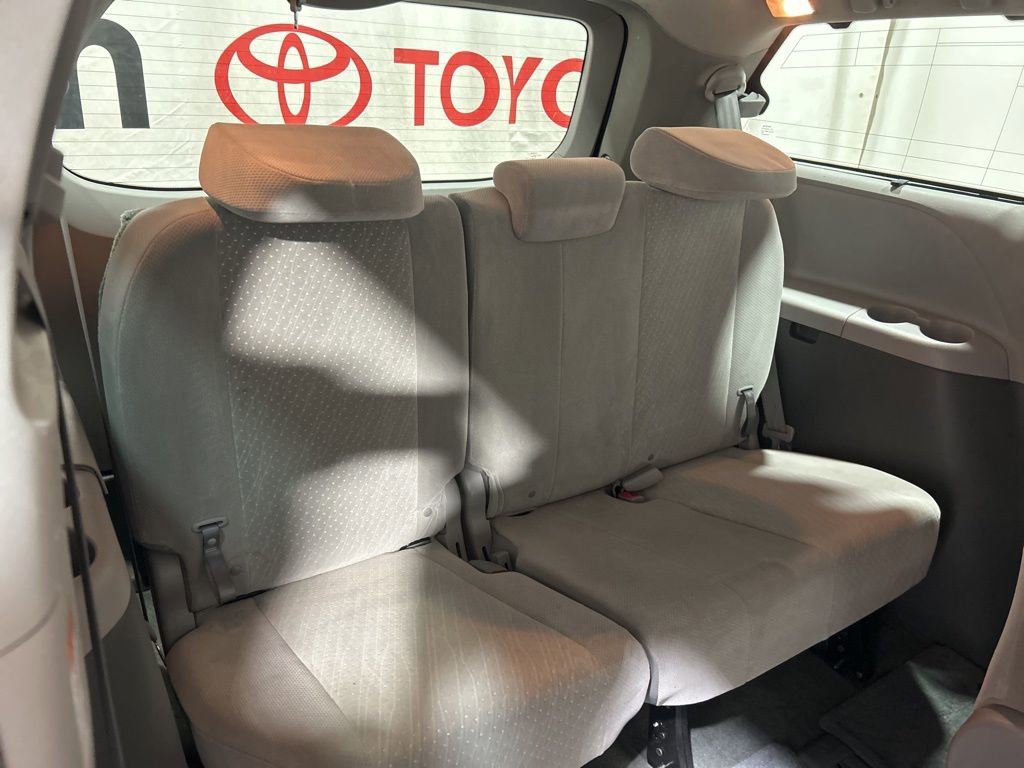 Used 2017 Toyota Sienna LE image 17