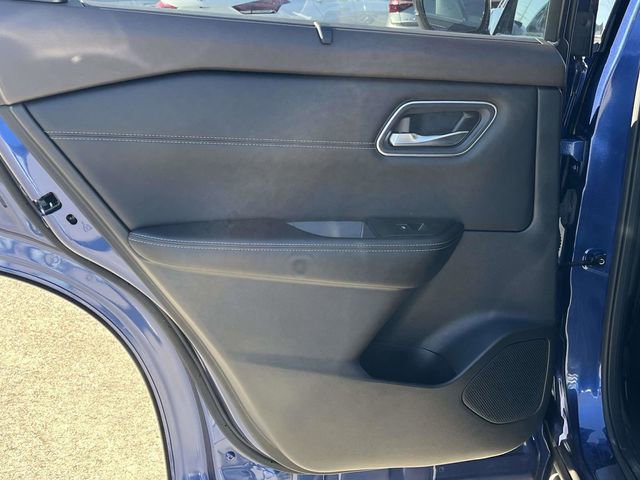 Used 2021 Nissan Rogue Platinum image 17