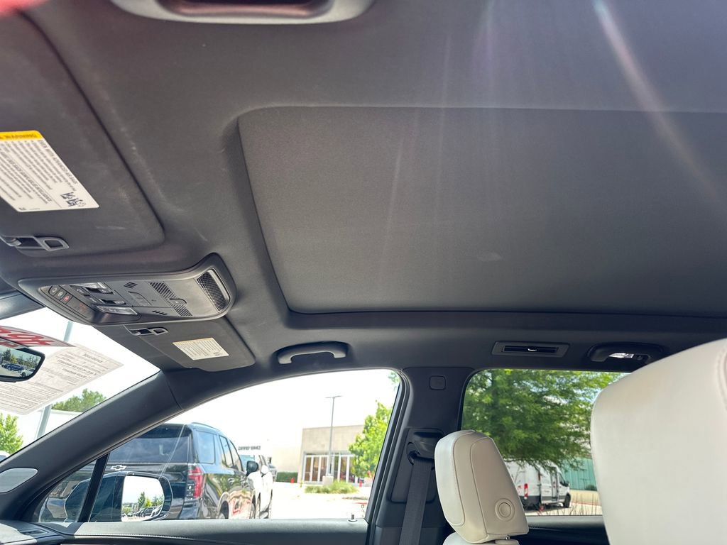 Used 2025 Cadillac XT6 Sport w/ Technology Package AWD/4WD image 26