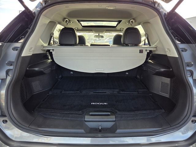 Used 2016 Nissan Rogue SL w/ SL Premium Package image 18