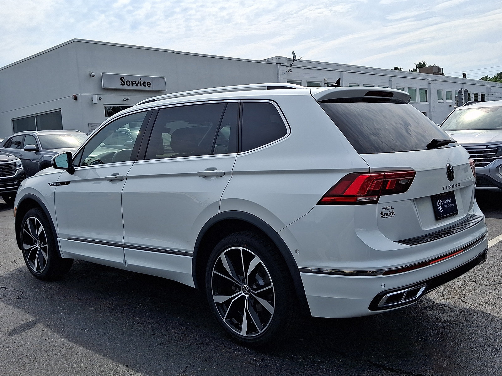 Certified 2023 Volkswagen Tiguan SEL R-Line AWD/4WD image 4