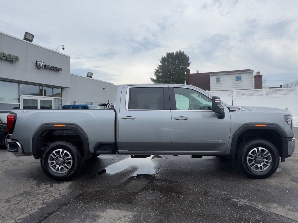 Used 2025 GMC Sierra 2500 SLE w/ SLE Value Package; image 9