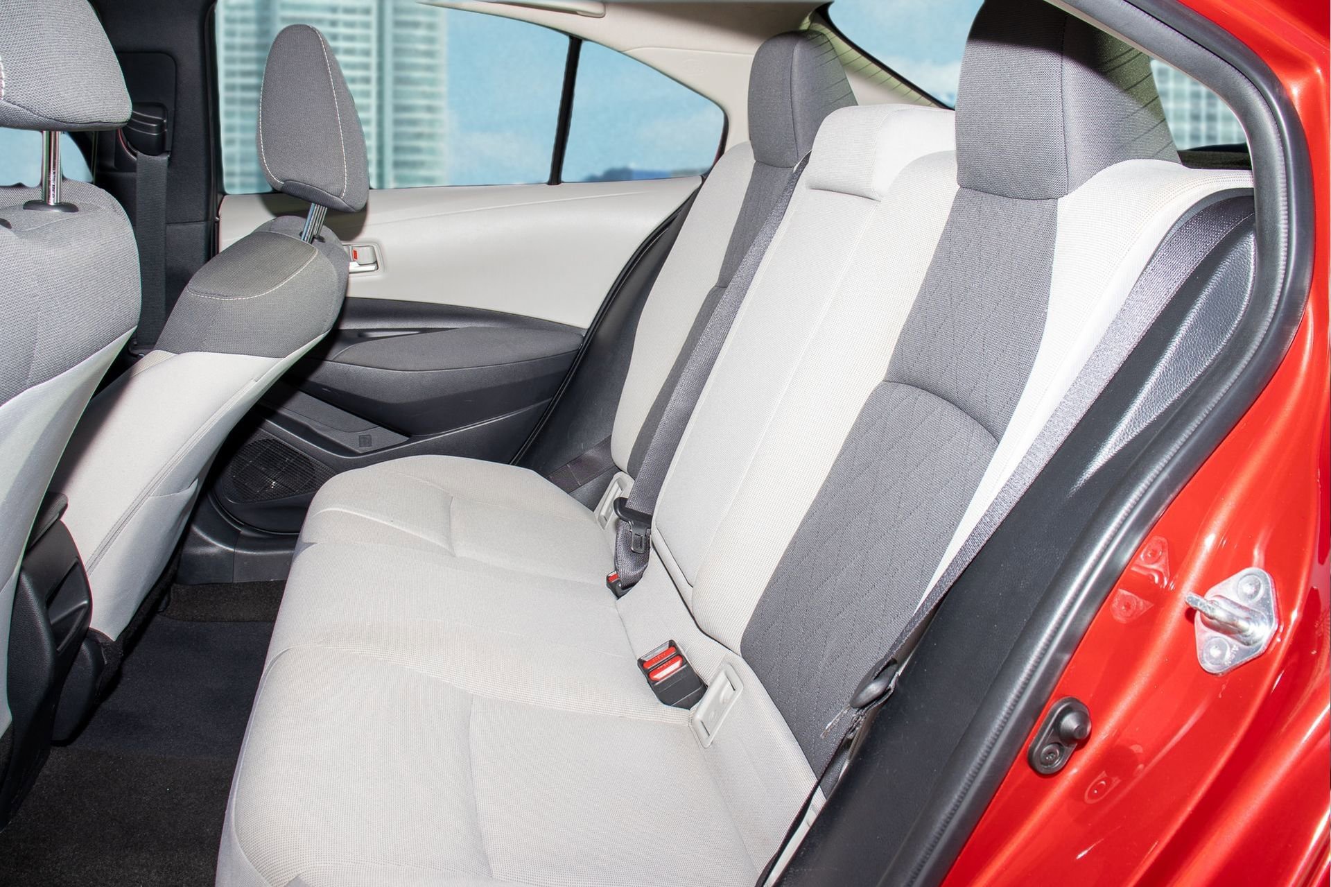 Used 2020 Toyota Corolla LE image 16