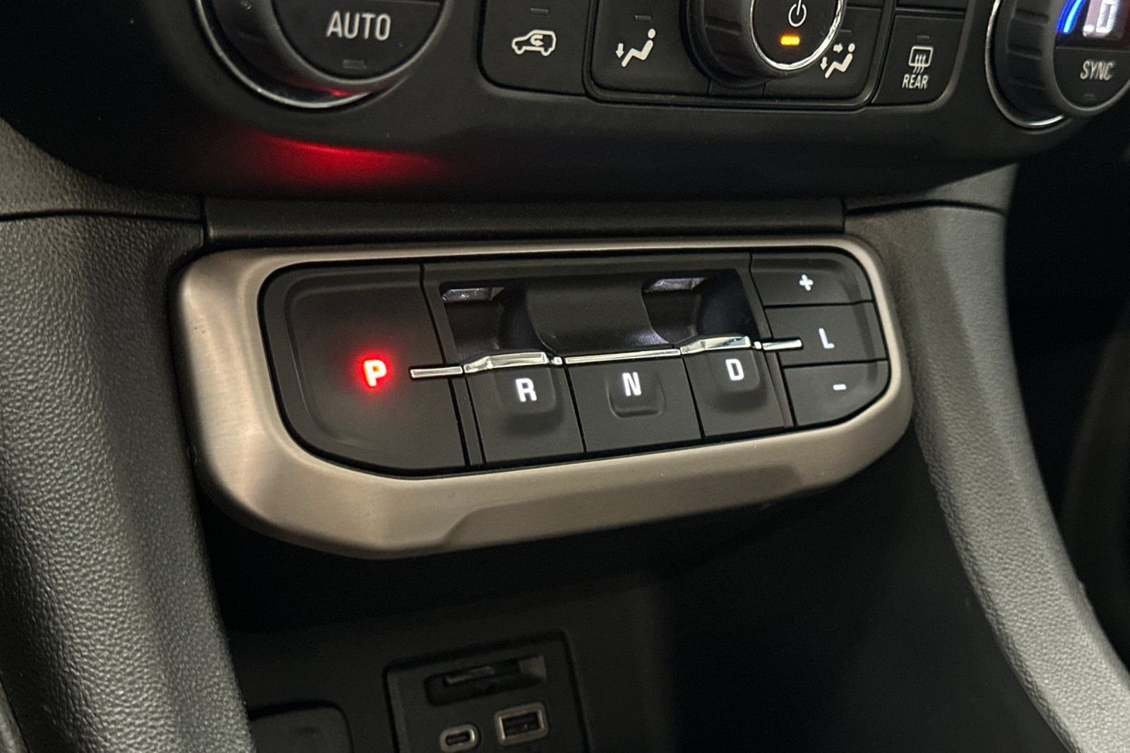 Used 2022 GMC Acadia Denali w/ Black Diamond Edition AWD/4WD image 27