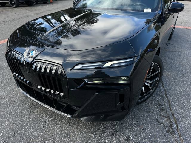 Used 2023 BMW 740i w/ Parking Assistance Package image 9