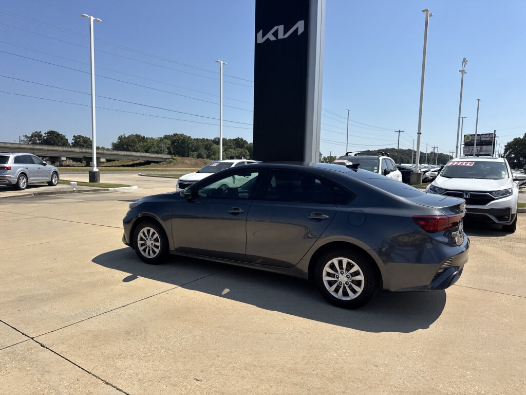 Certified 2022 Kia Forte Sedan FWD image 19