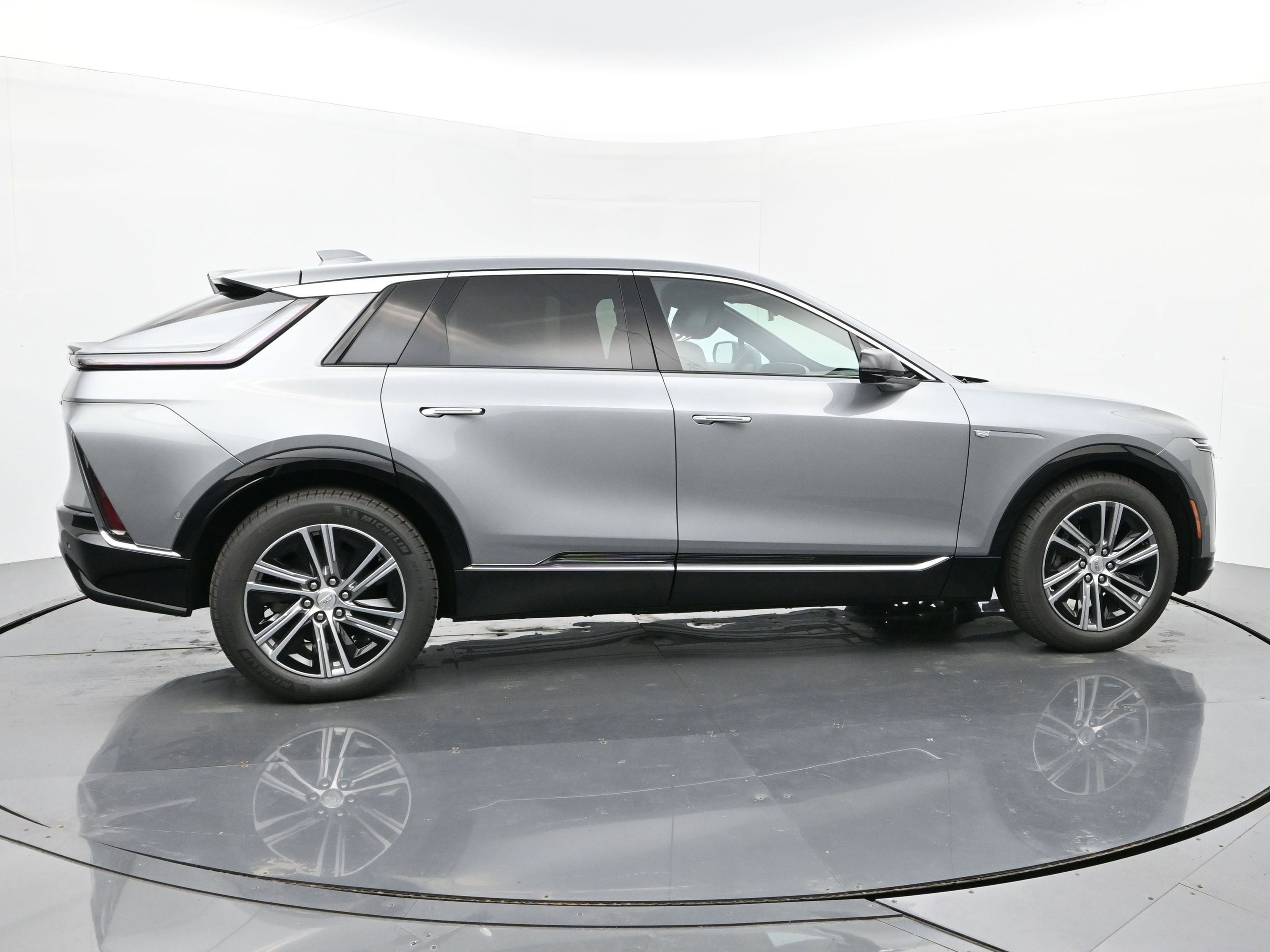 New 2025 Cadillac Lyriq Luxury image 6