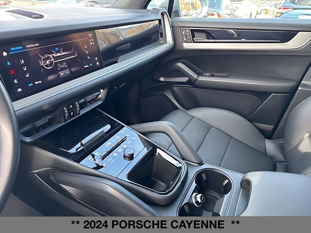 Used 2024 Porsche Cayenne w/ Premium Package AWD/4WD image 28